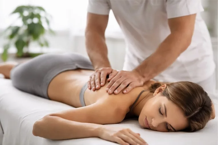 Combination of massage therapy and osteopathy for full body pain relief
