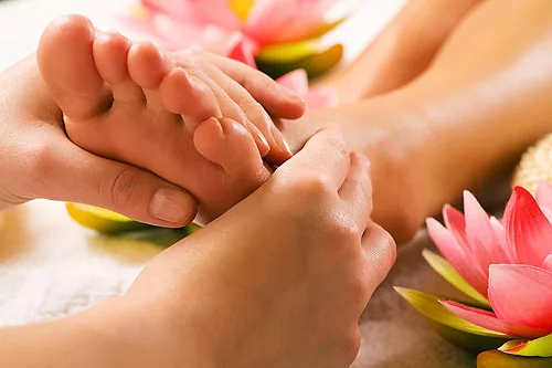 Relaxing foot reflexology massage in Newmarket Ontario