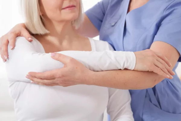 Osteopathy shoulder pain therapy in Newmarket clinic